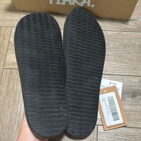 NIB Plaka Relief Sandals - Picture 5 of 5